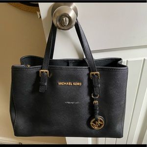 Michael KORS black satchel/crossbody purse